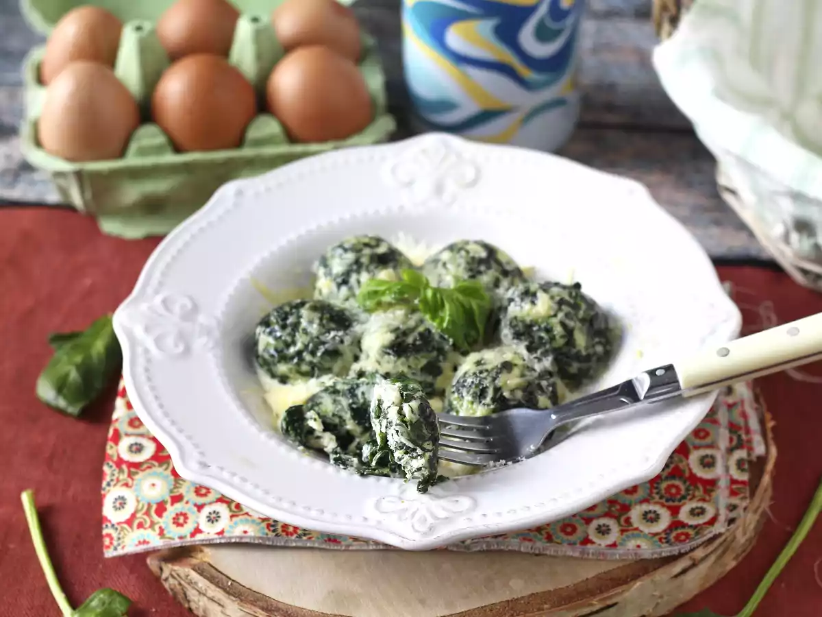 Malfatti ze szpinakiem i ricottą - prosty przepis na domowy makaron bez wyrabiania ciasta - zdjęcie 5