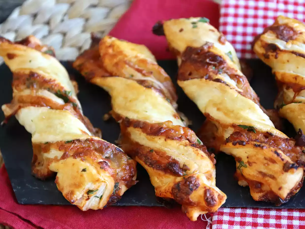 Maxi skręty z ciasta francuskiego (pomidor, szynka, mozzarella, pietruszka) - zdjęcie 2