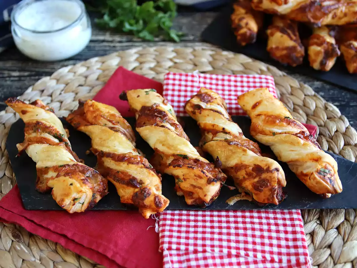 Maxi skręty z ciasta francuskiego (pomidor, szynka, mozzarella, pietruszka) - zdjęcie 3