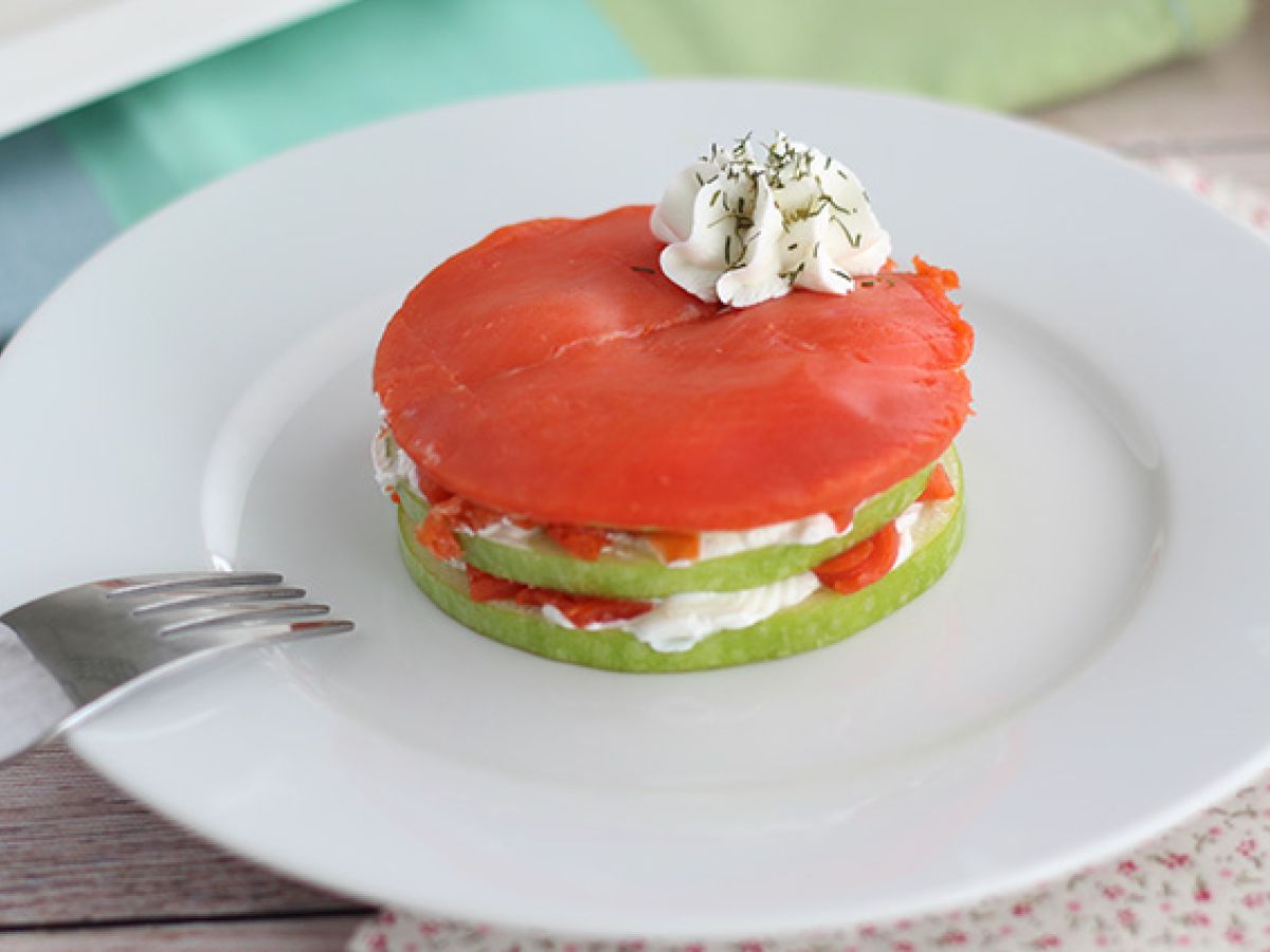 Mille feuille z łososiem i zielonym jabłkiem