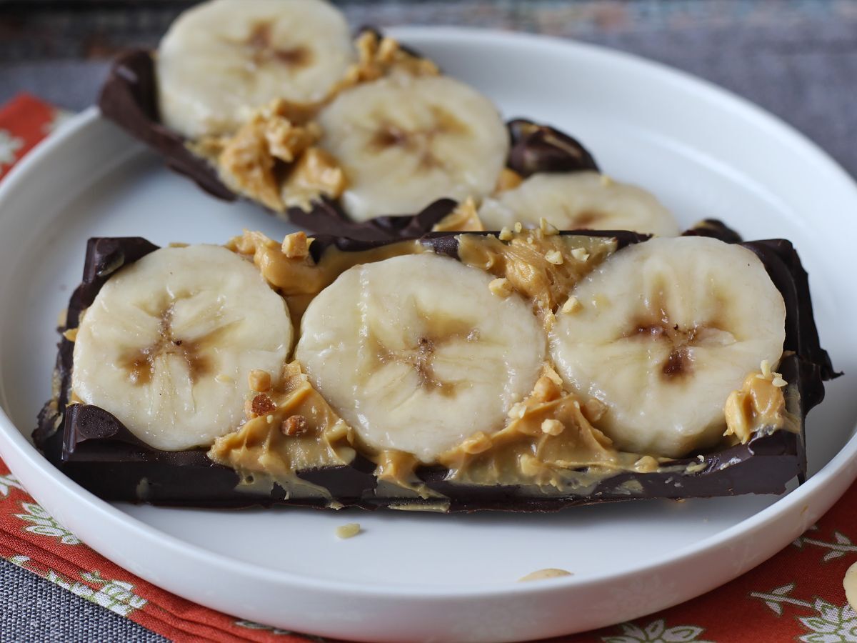 Mini batoniki z bananami, masłem orzechowym i czekoladą, bardzo smaczne, bez dodatku cukru.