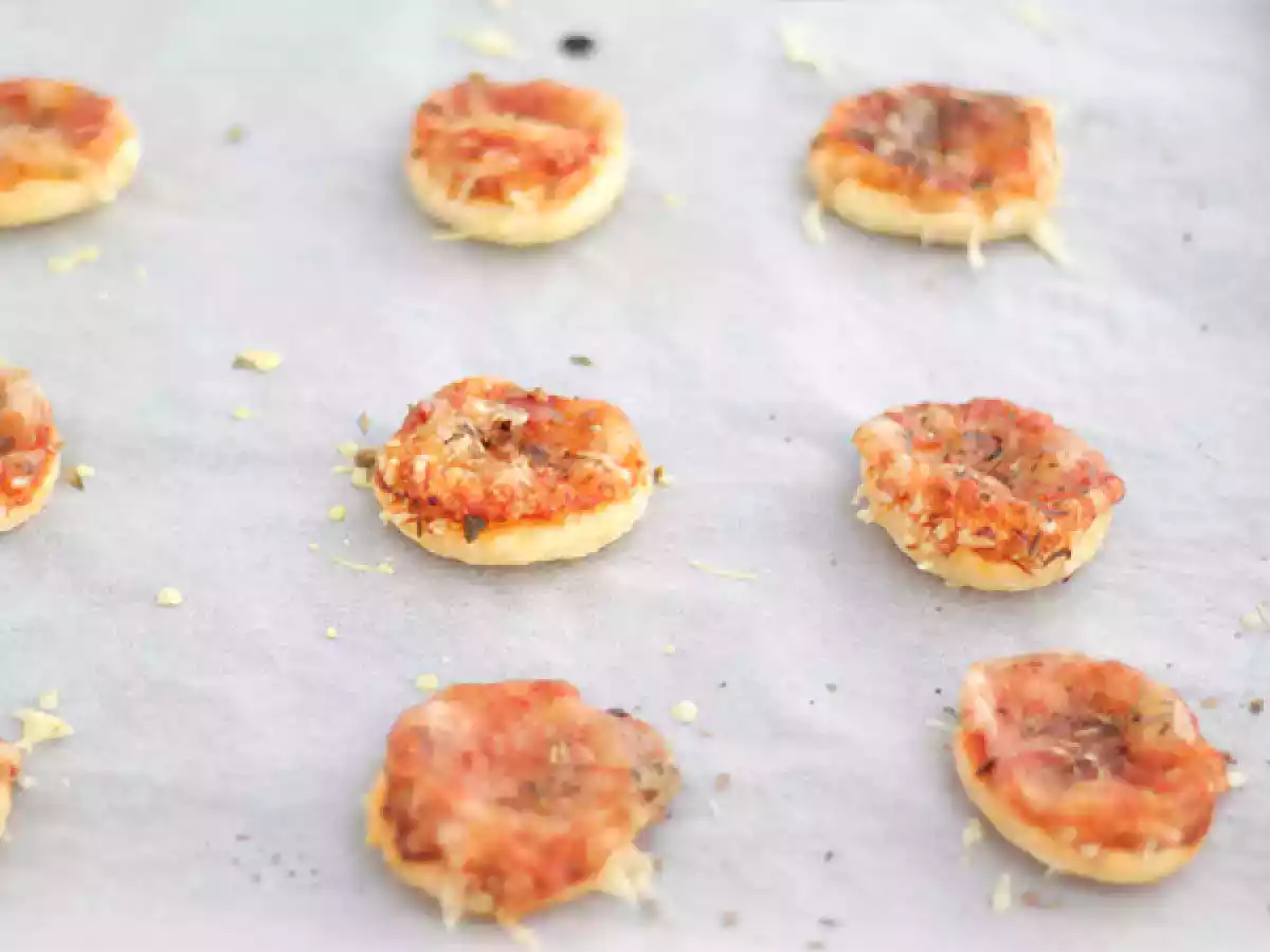 Mini pizze z ciasta francuskiego - zdjęcie 3