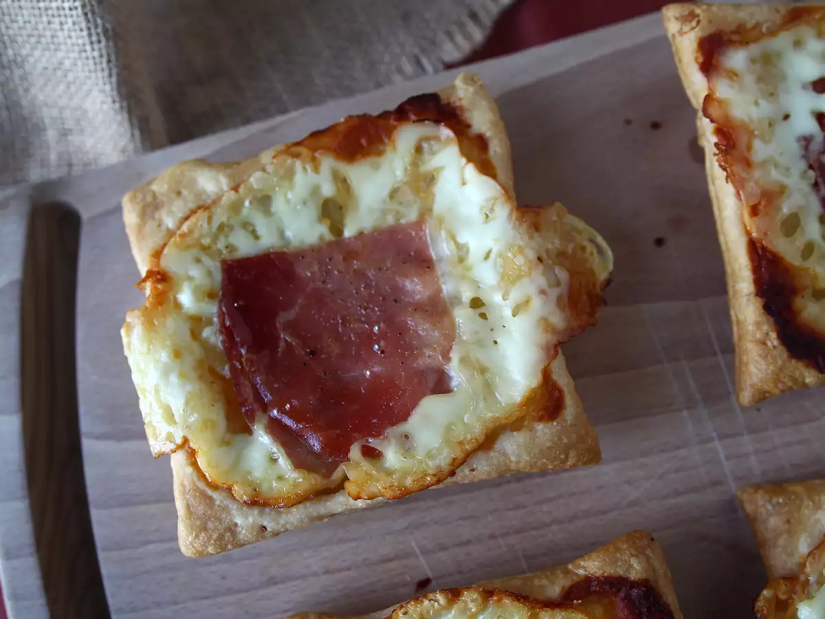 Mini tarty tatin z serem raclette, w pojedynczych porcjach - zdjęcie 5