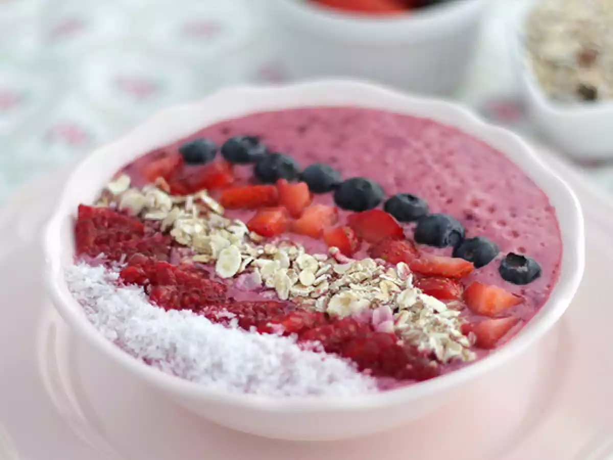 Miska smoothie z owoców leśnych