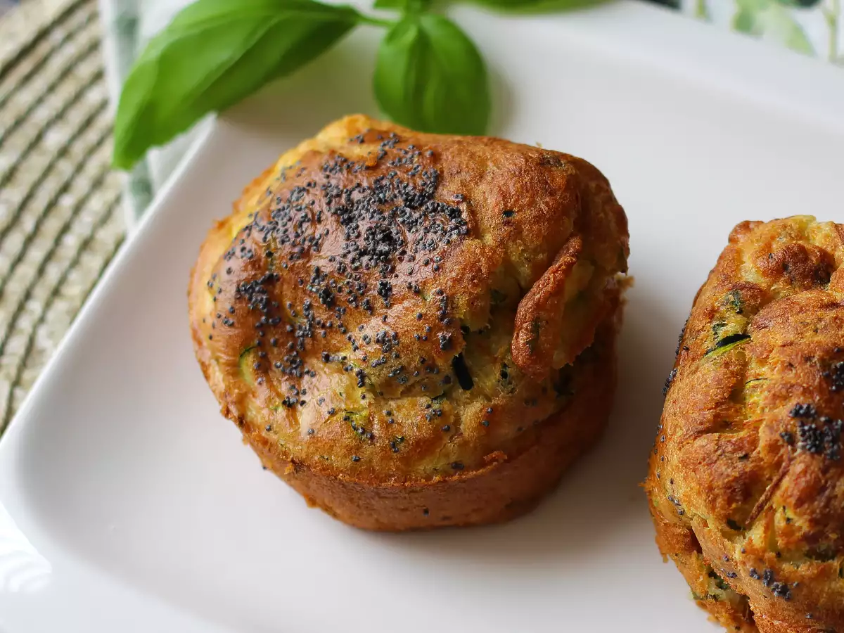Muffinki z cukinii z frytkownicy beztłuszczowej: lekkie i puszyste