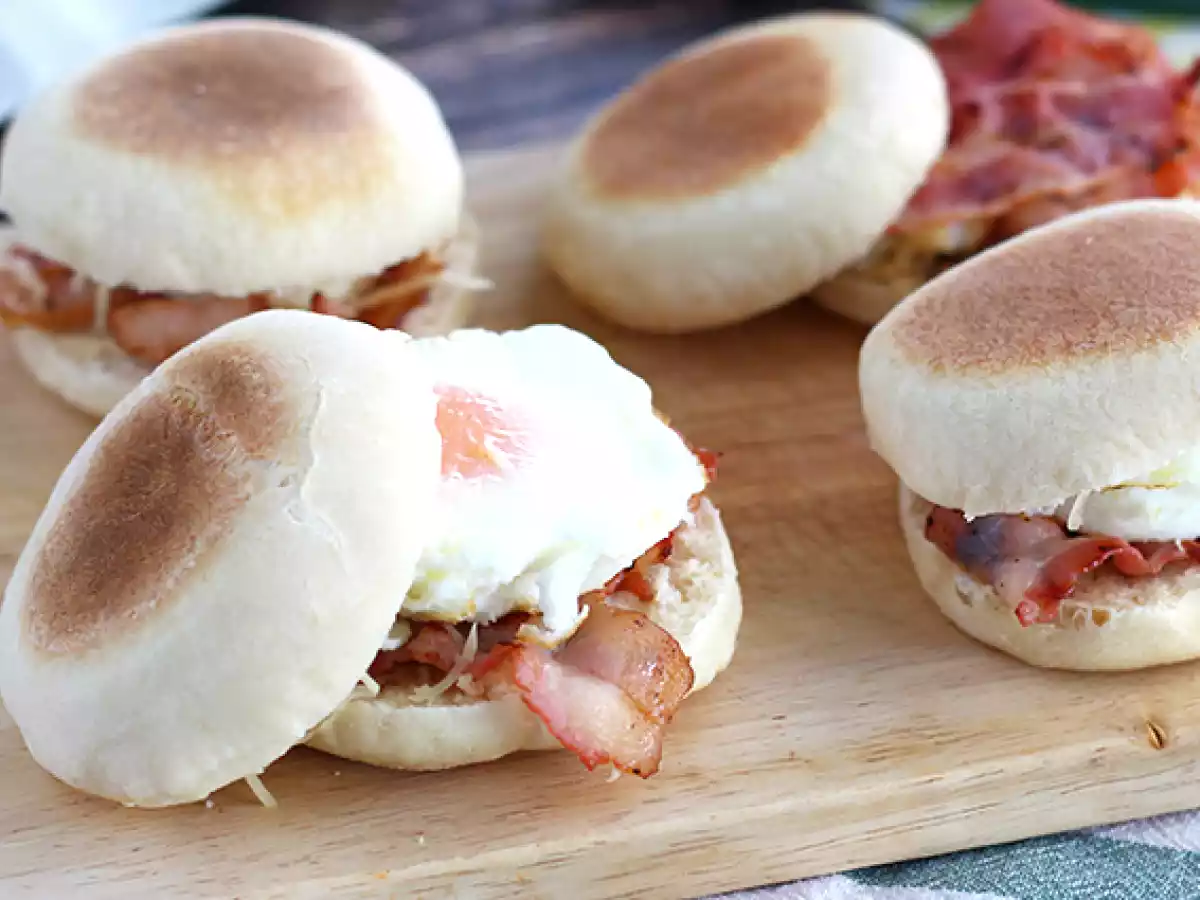 Muffiny angielskie z jajkiem i bekonem - zdjęcie 3