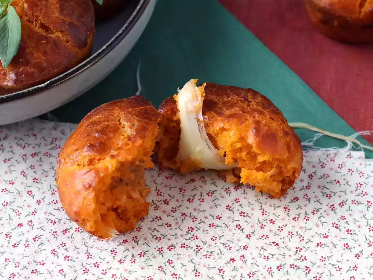 Muffiny pomidorowe z sercem z mozzarelli - zdjęcie 7