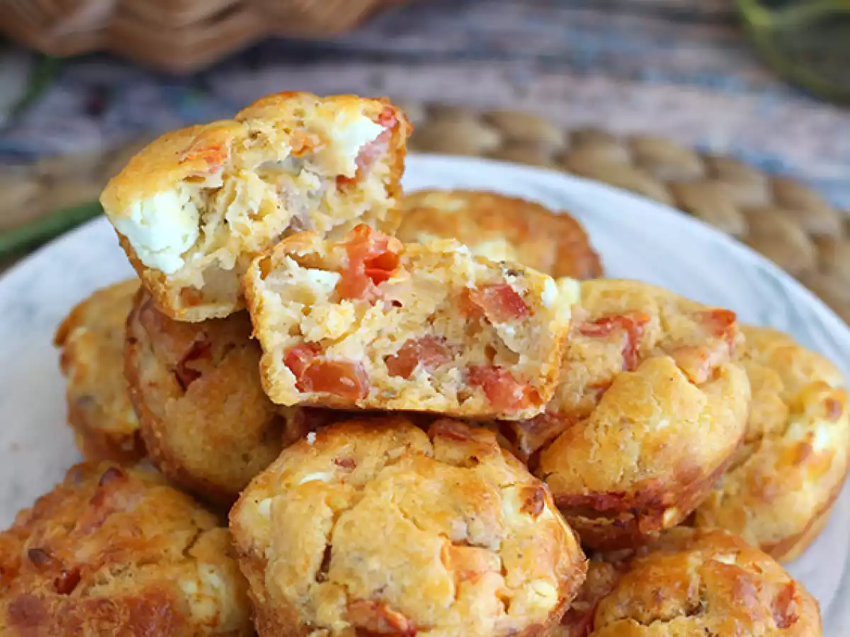 Muffiny z tuńczykiem, pomidorami i fetą - zdjęcie 3