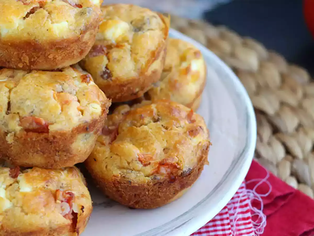 Muffiny z tuńczykiem, pomidorami i fetą - zdjęcie 4