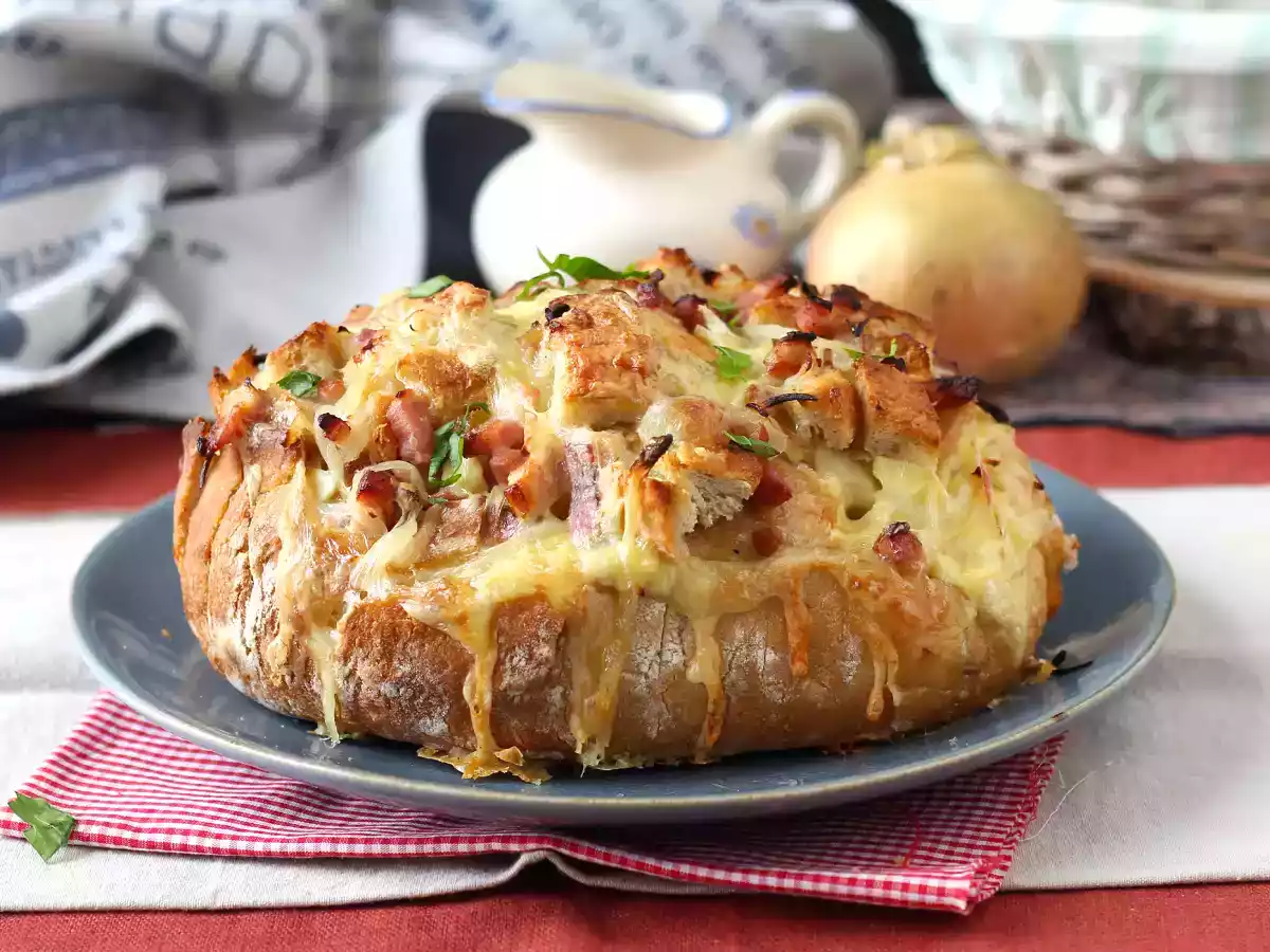Nadziewany chleb jeżowy w stylu tartiflette - zdjęcie 4