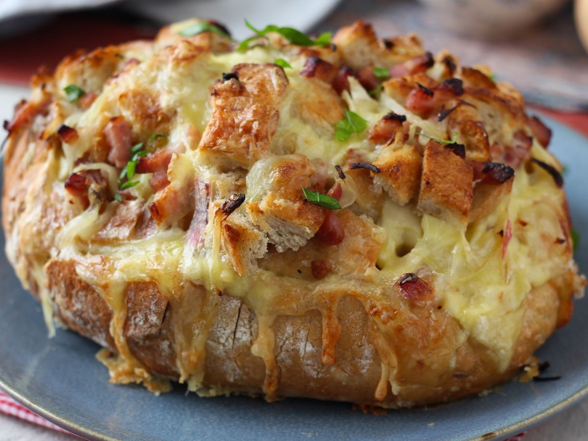 Nadziewany chleb jeżowy w stylu tartiflette - zdjęcie 5