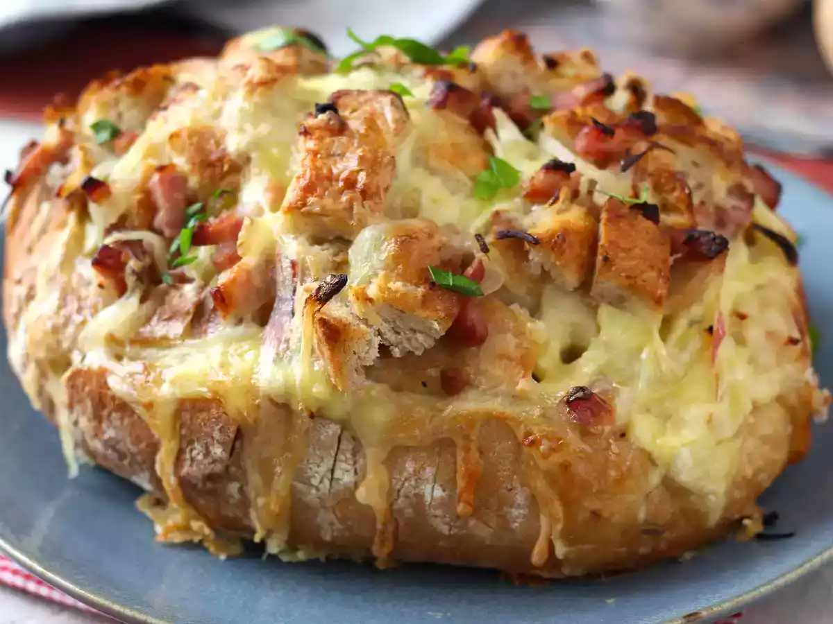 Nadziewany chleb jeżowy w stylu tartiflette - zdjęcie 5