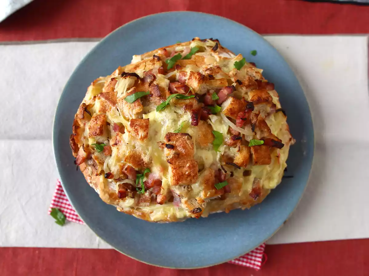 Nadziewany chleb jeżowy w stylu tartiflette - zdjęcie 6