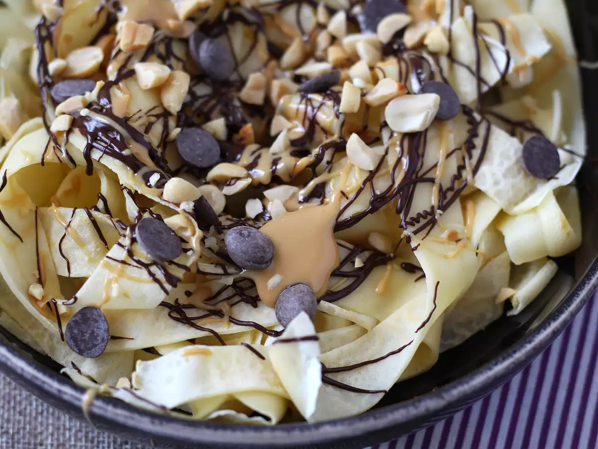 Naleśnikowe tagliatelle z czekoladą i orzeszkami ziemnymi! - zdjęcie 2