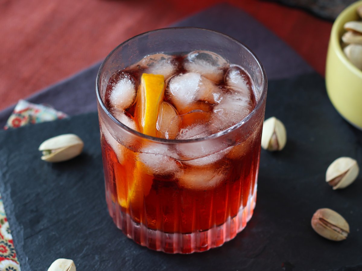 Negroni: przepis z odpowiednimi dawkami do przygotowania w domu - zdjęcie 2