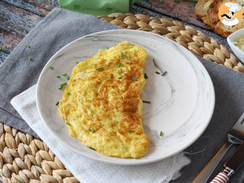 Omlet serowy, ekspresowy przepis gotowy w 5 minut! - zdjęcie 2