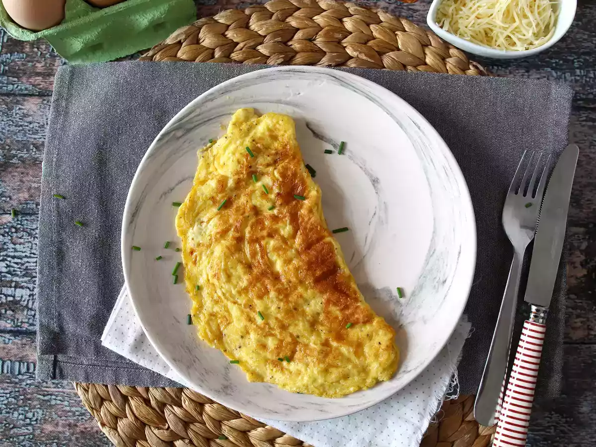 Omlet serowy, ekspresowy przepis gotowy w 5 minut! - zdjęcie 3