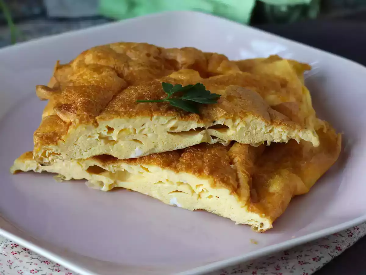 Omlet we frytkownicy powietrznej, lekki przepis bez brudzenia czegokolwiek w kuchni! - zdjęcie 3
