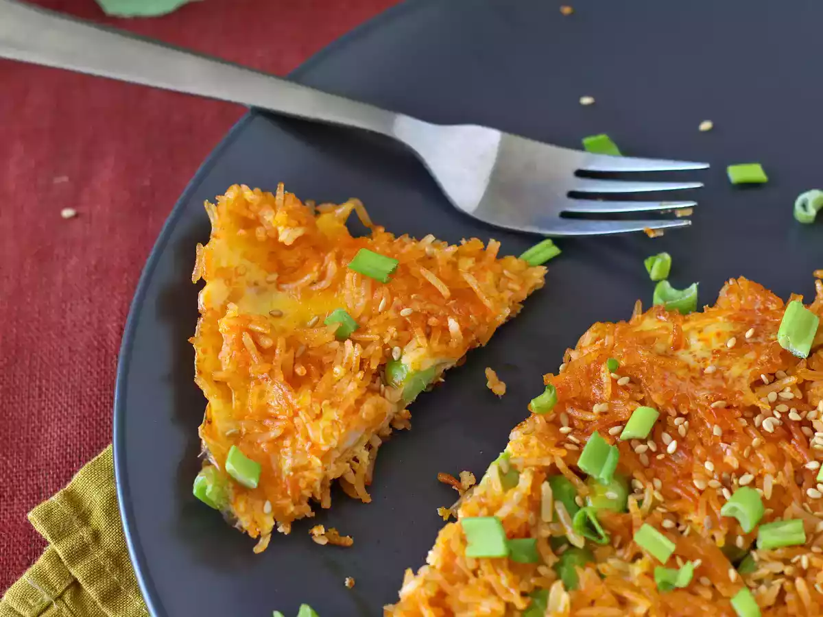 Omlet z chrupiącym ryżem i ziarnami soi, pikantny posiłek, który jest szybki i bezodpadowy!