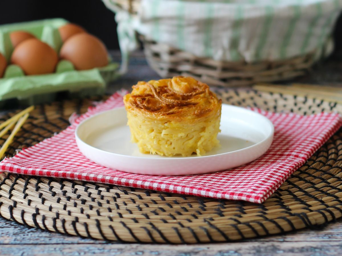 Omlet z makaronem w frytkownicy powietrznej