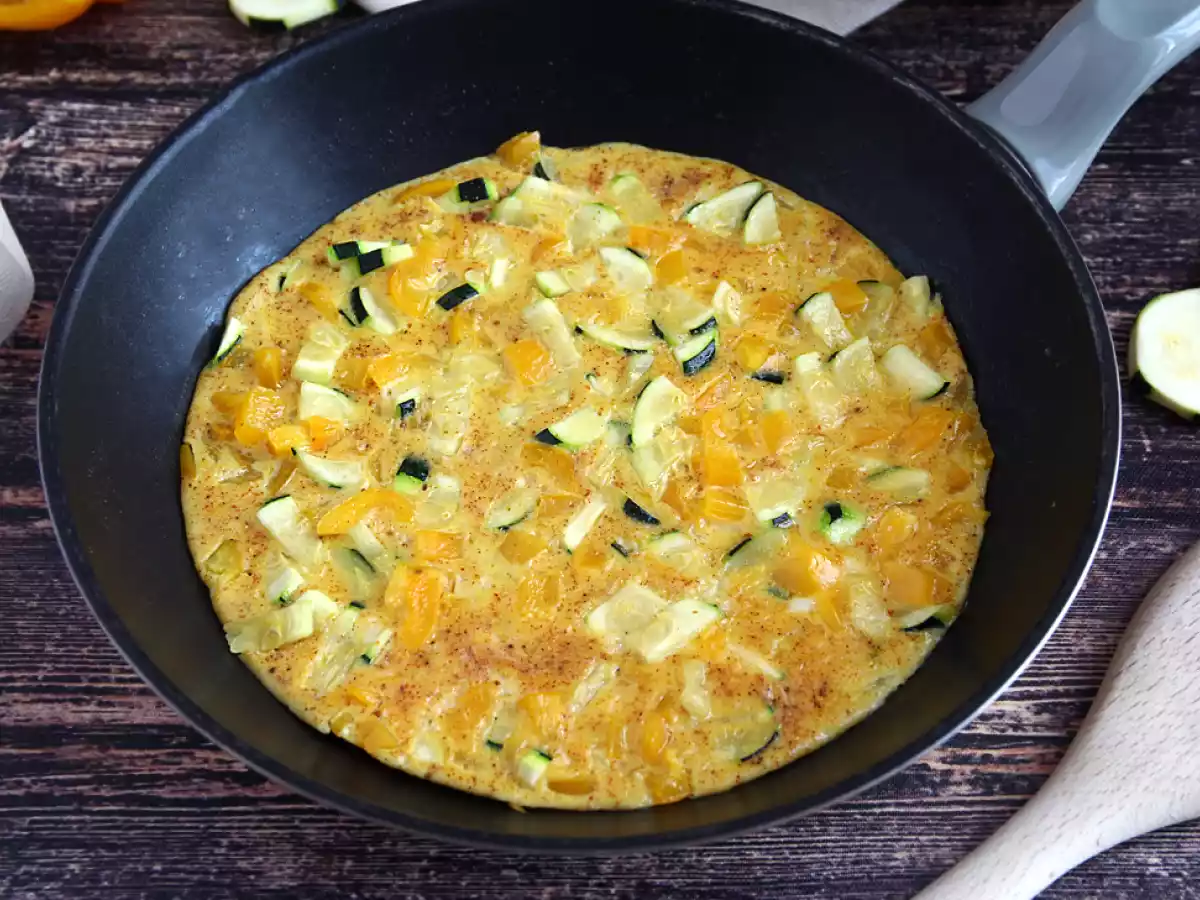 Omlet z papryką i cukinią