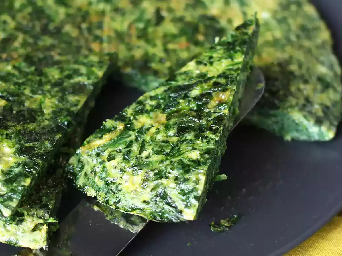 Omlet ze szpinakiem, łatwe i smaczne wegetariańskie danie główne - zdjęcie 5