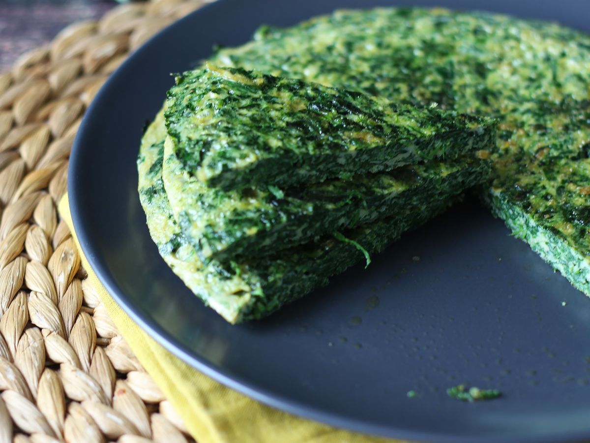 Omlet ze szpinakiem, łatwe i smaczne wegetariańskie danie główne - zdjęcie 6