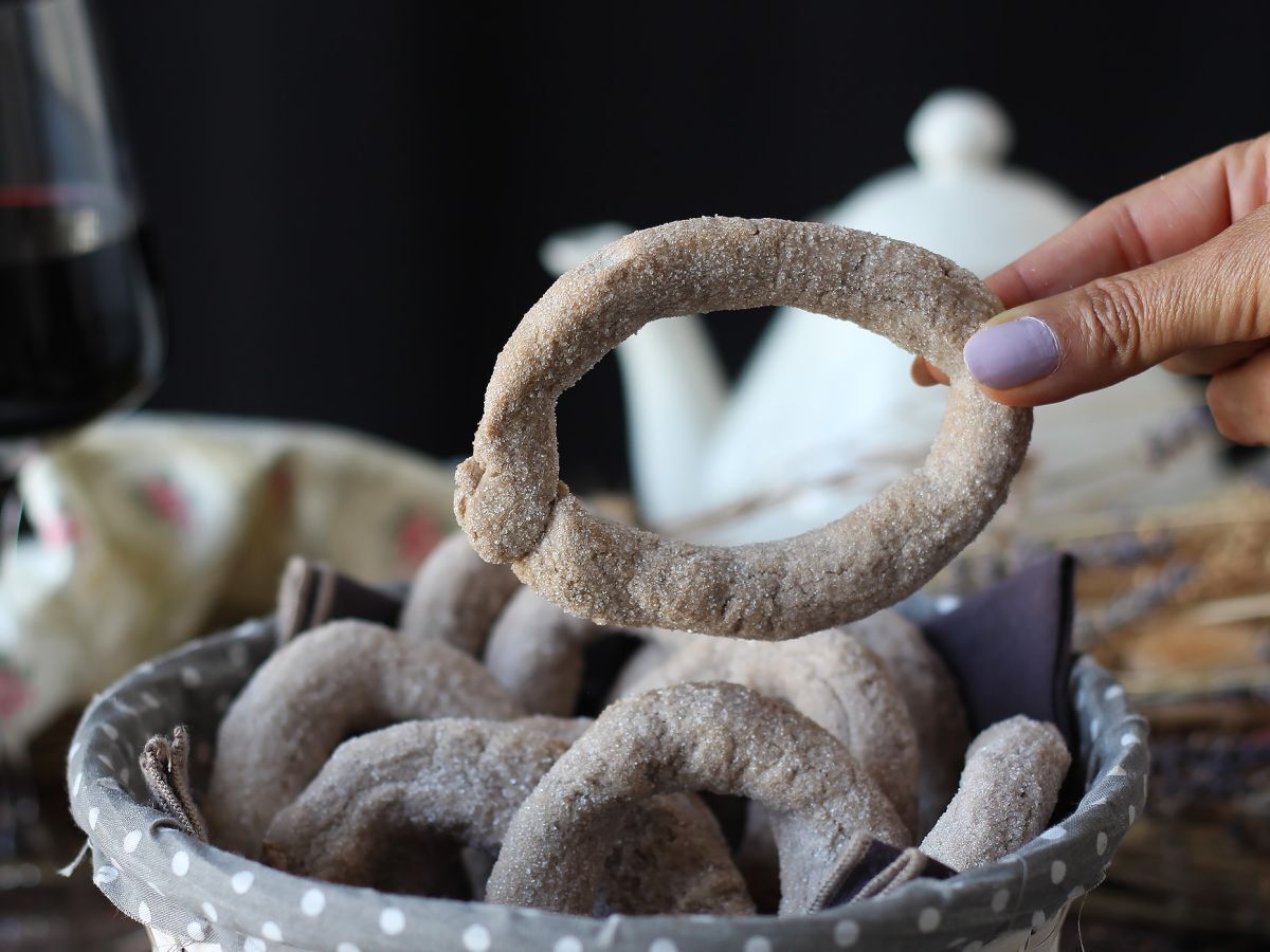 Pączki z czerwonym winem: przepis babci, który każdy powinien znać! - zdjęcie 4