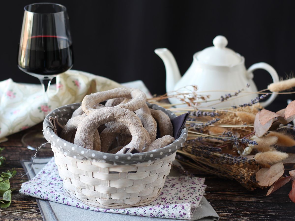Pączki z czerwonym winem: przepis babci, który każdy powinien znać! - zdjęcie 5