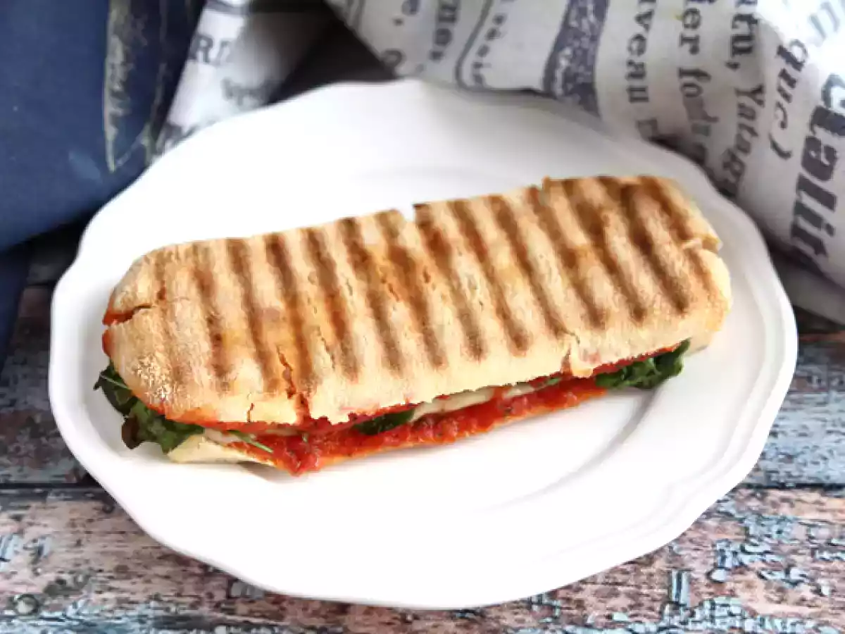 Panini z chorizo i serem Emmental - zdjęcie 2