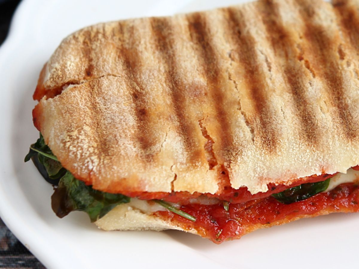 Panini z chorizo i serem Emmental - zdjęcie 4