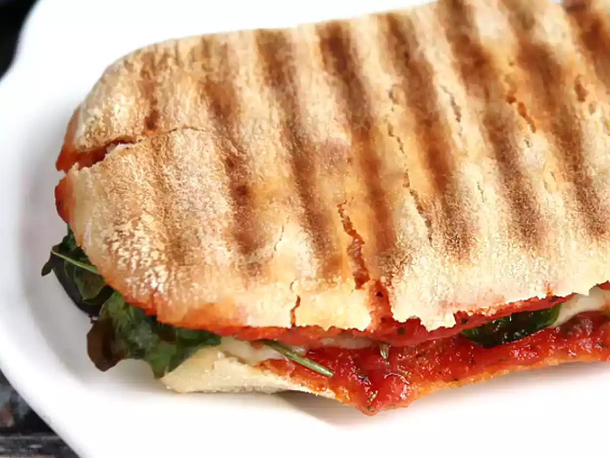 Panini z chorizo i serem Emmental - zdjęcie 4