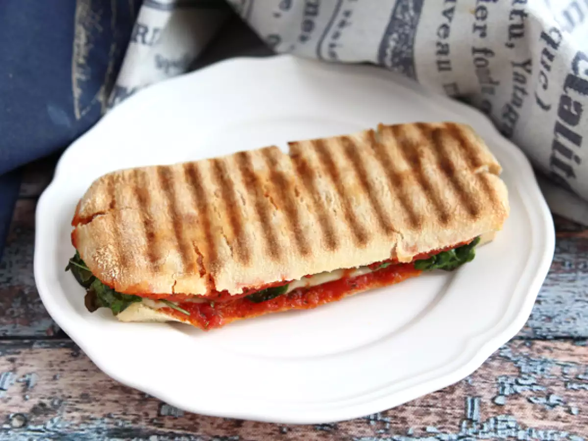 Panini z chorizo i serem emmentaler - zdjęcie 2