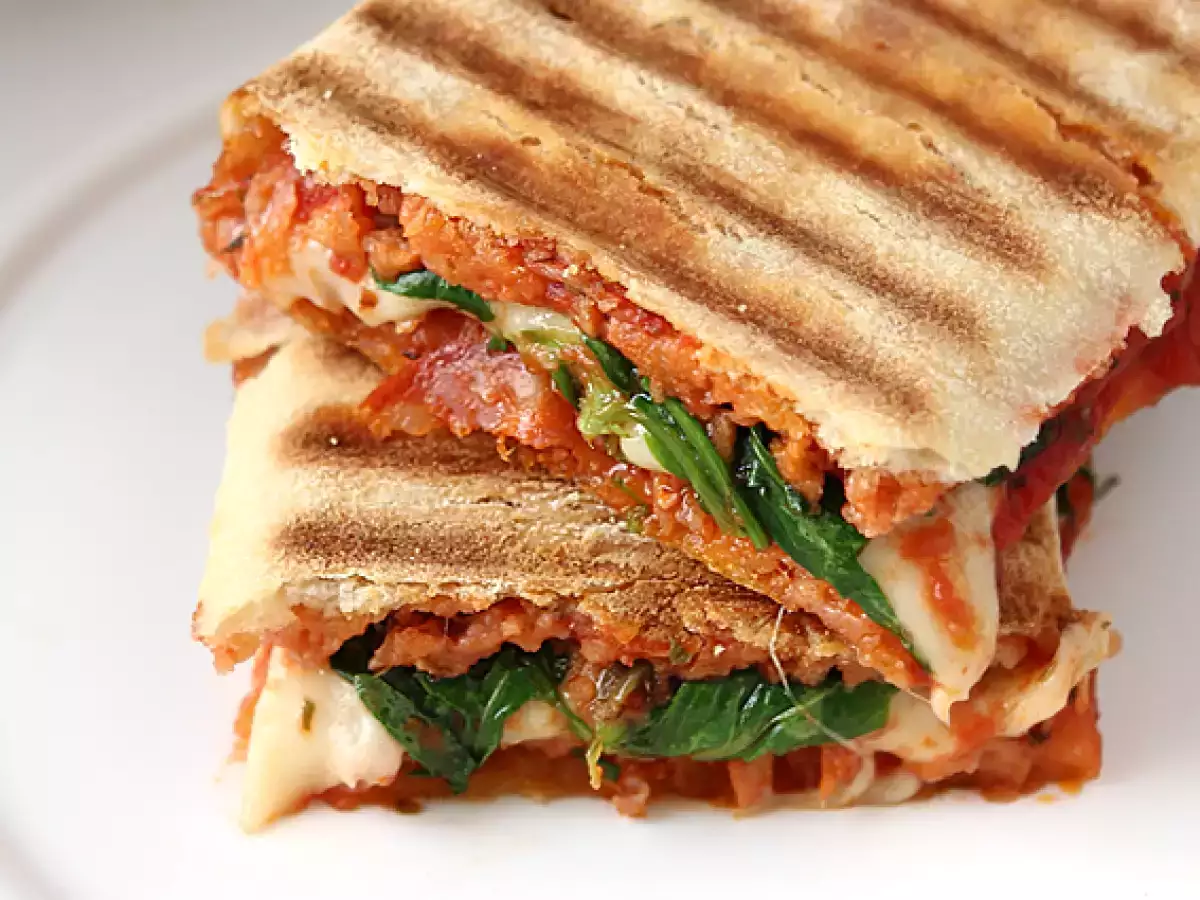 Panini z chorizo i serem emmentaler - zdjęcie 3