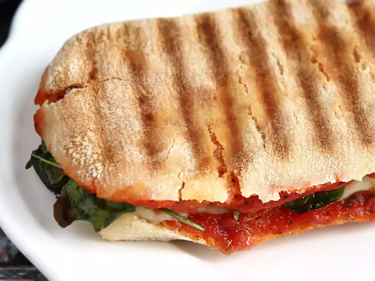 Panini z chorizo i serem emmentaler - zdjęcie 4