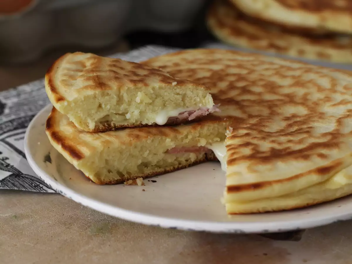 Pankejki croque-monsieur z szynką i serem