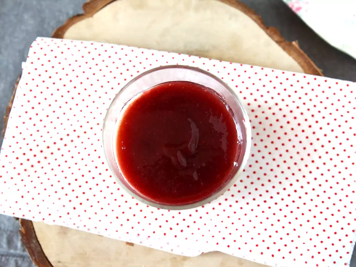 Panna cotta z coulis z owoców leśnych - zdjęcie 3