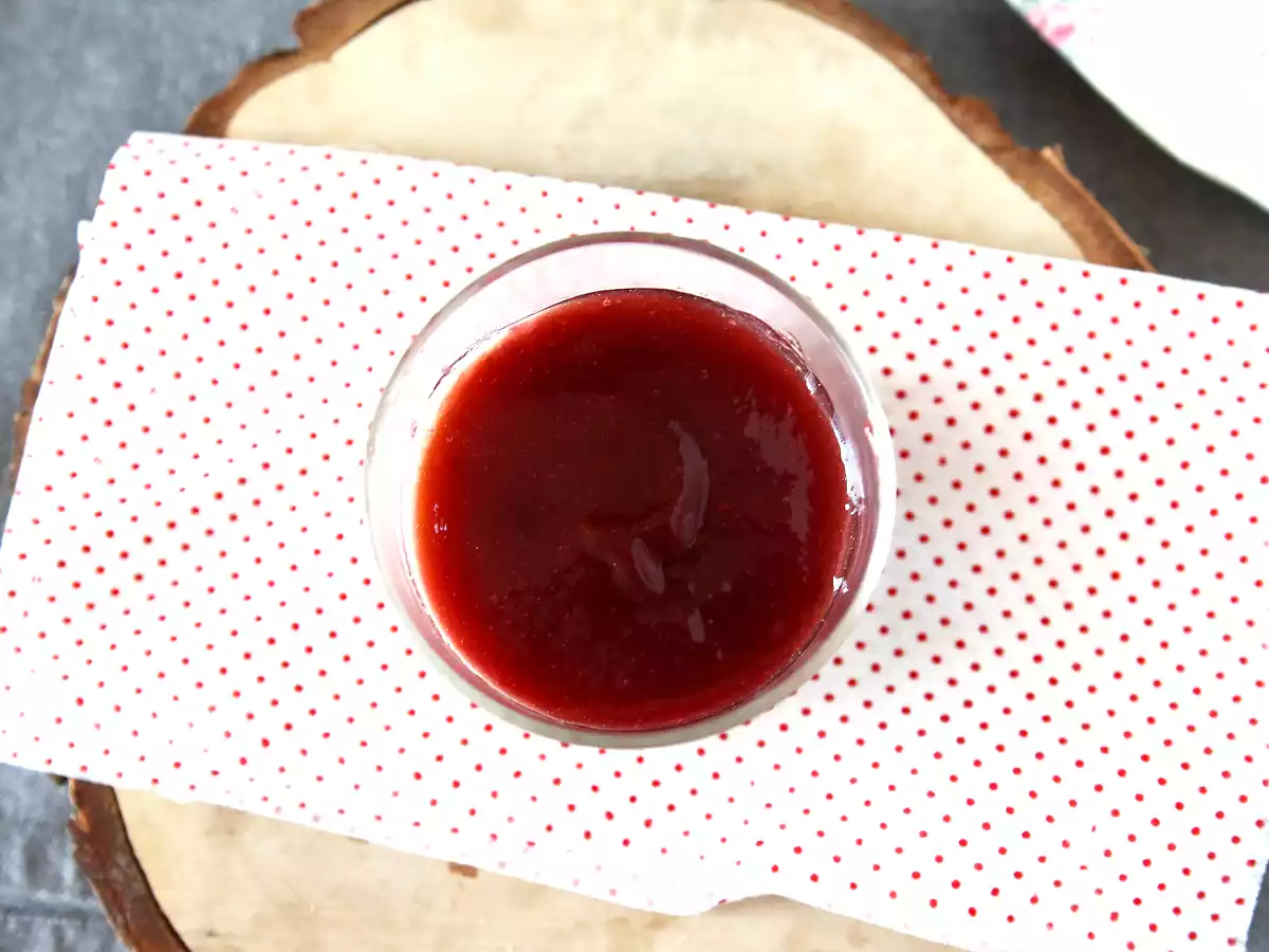 Panna cotta z sosem jagodowym - zdjęcie 3