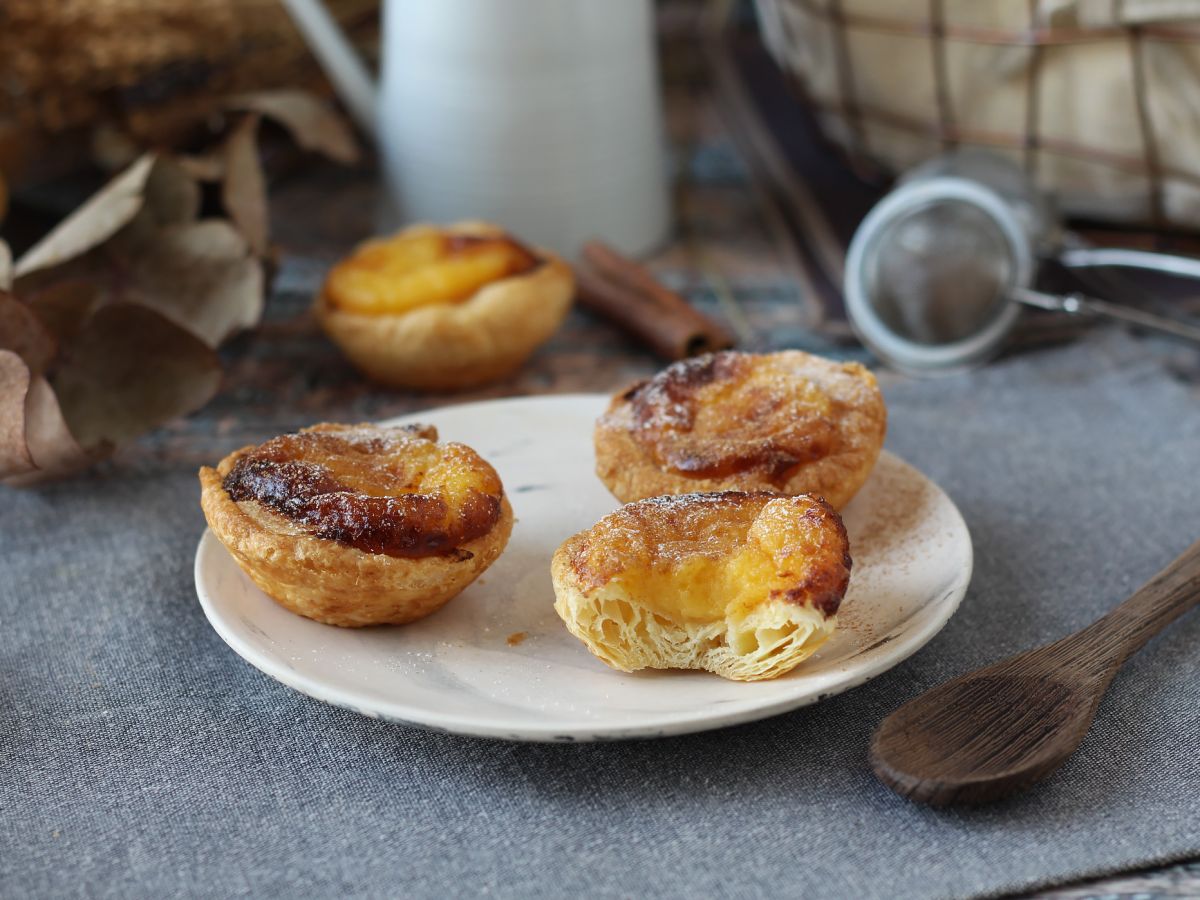 Pastéis de nata we frytkownicy powietrznej. Szybki i łatwy przepis na tradycyjne portugalskie słodycze. - zdjęcie 2