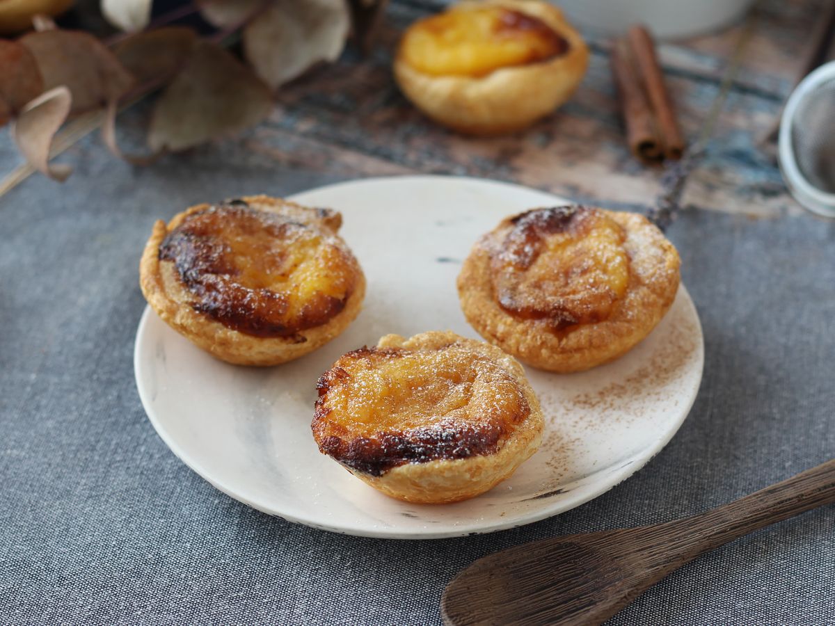 Pastéis de nata we frytkownicy powietrznej. Szybki i łatwy przepis na tradycyjne portugalskie słodycze. - zdjęcie 5