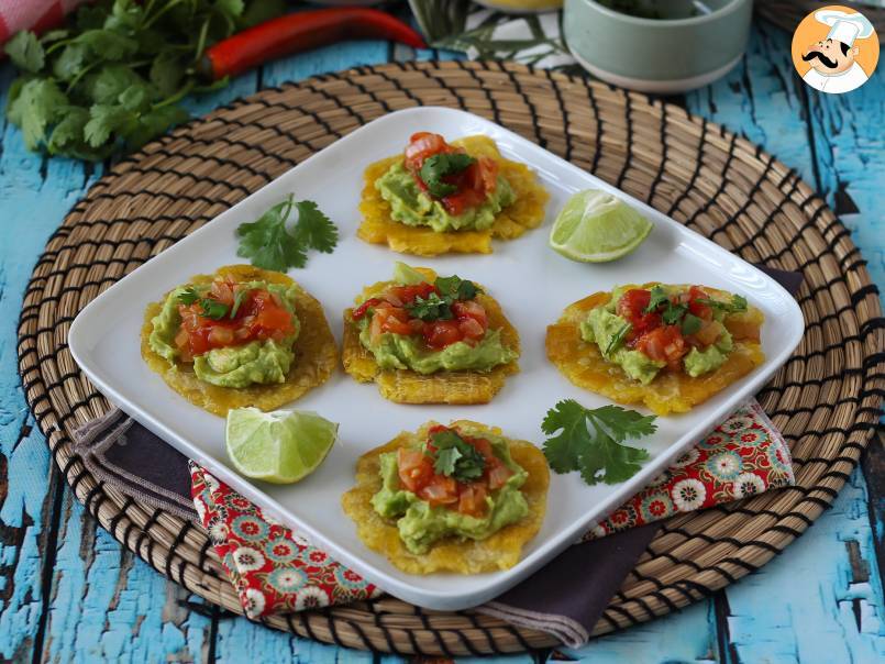Patacones, kolumbijskie tosty z babki lancetowatej z guacamole i pomidorami - zdjęcie 4