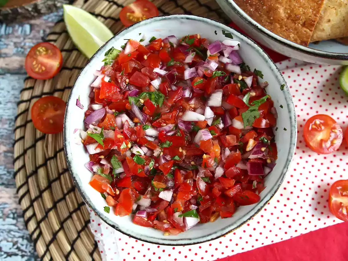 Pico de gallo i domowe chipsy tortilla - zdjęcie 6