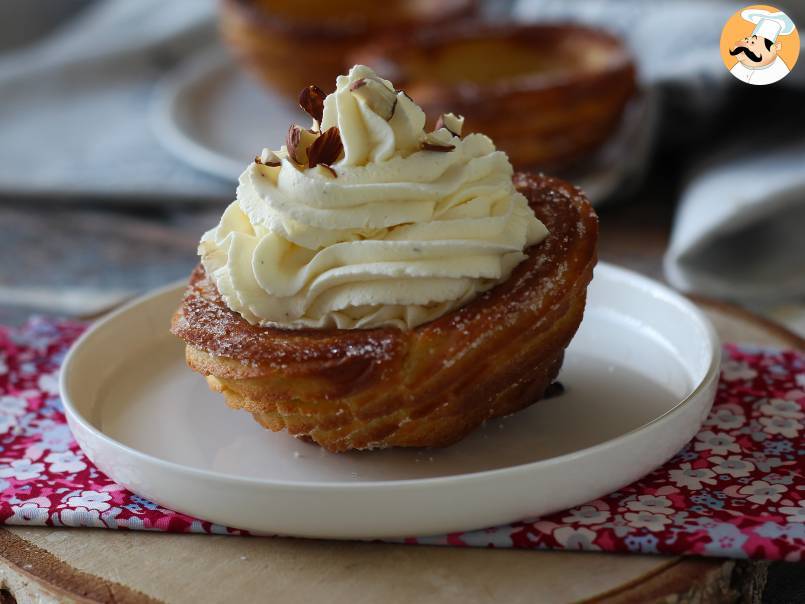 Pieczone churros w kształcie miseczek z obfitą polewą - zdjęcie 3
