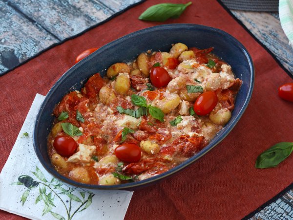 Pieczone gnocchi z fetą z Airfryer, super szybkie danie z pomidorkami koktajlowymi i fetą!