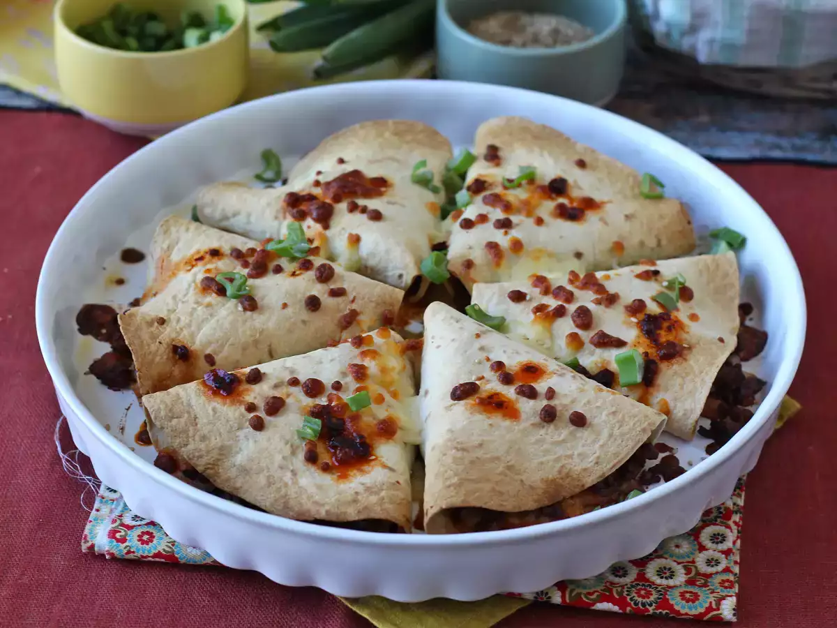 Pieczone quesadillas z tortilli z pikantnym farszem wołowym - zdjęcie 6