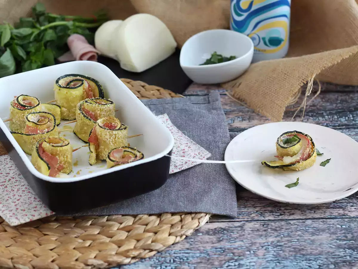Pieczone roladki z cukinii z szynką gotowaną i scamorzą
