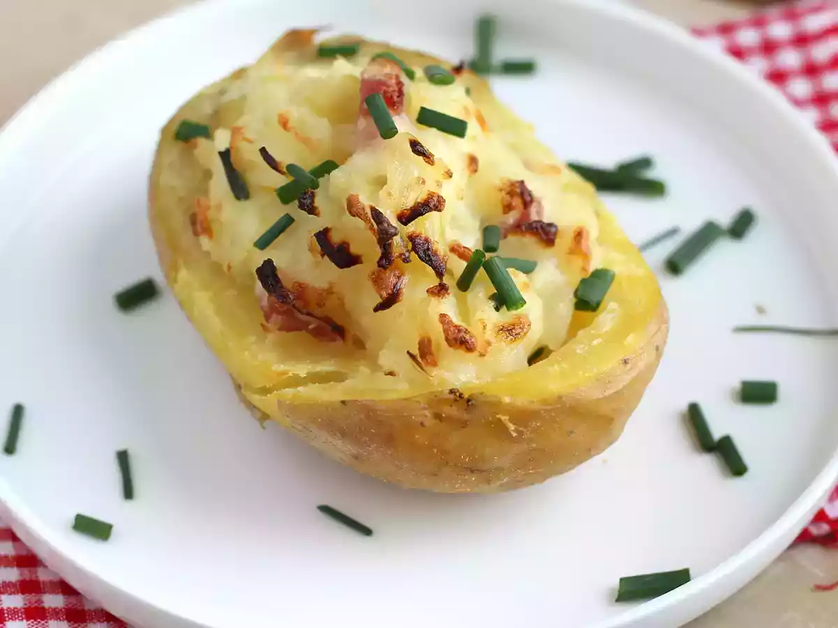 Pieczone ziemniaki nadziewane boczkiem i serem - zdjęcie 4