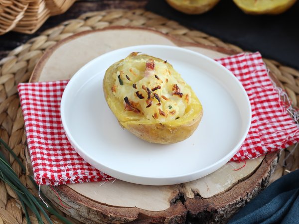 Pieczone ziemniaki nadziewane boczkiem i serem - zdjęcie 6