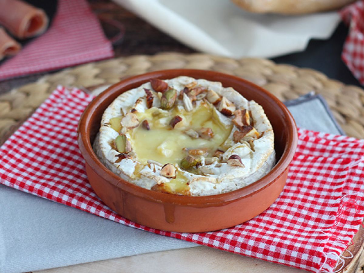 Pieczony camembert z miodem i orzechami włoskimi - zdjęcie 3