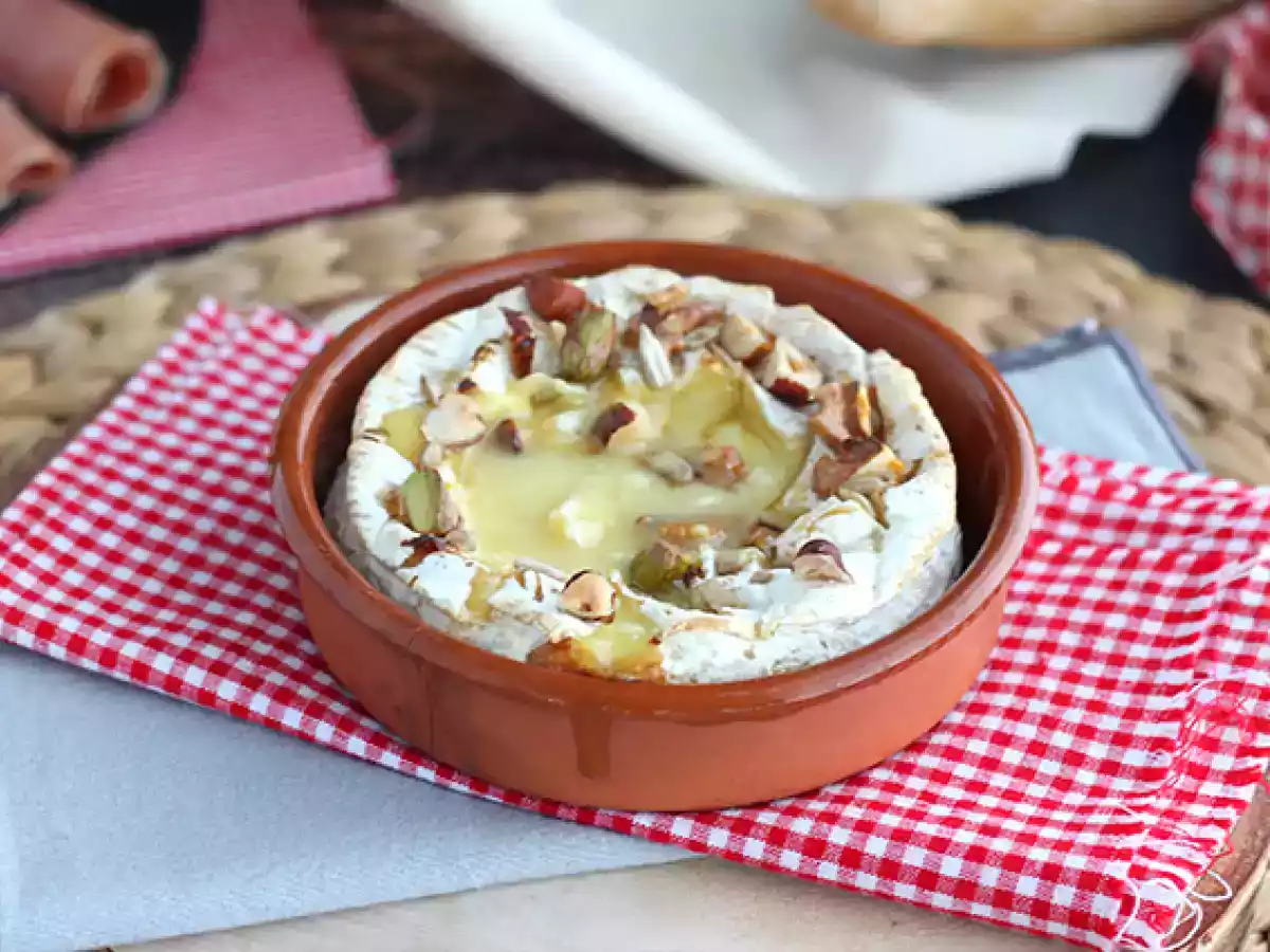 Pieczony camembert z miodem i orzechami włoskimi - zdjęcie 3
